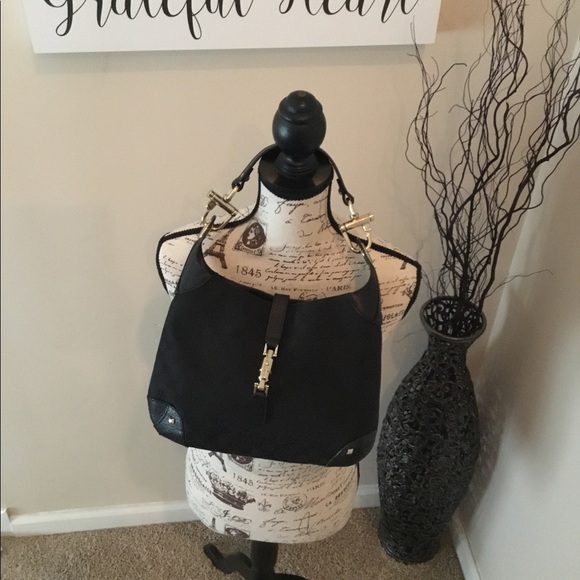 Gucci Handbags - AUTHENTIC Gucci hobo black signature leather bag
